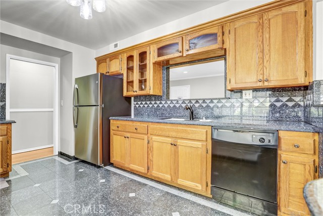 7836 Hanna Avenue, Canoga Park CA: https://media.crmls.org/medias/23e6707c-a431-4418-b343-180011cc43db.jpg