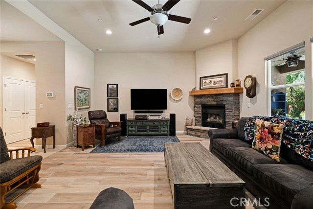 10 Harmony Park Circle, Chico CA: https://media.crmls.org/medias/23e6d7b9-4ca3-4500-b2c2-49f2140d3396.jpg