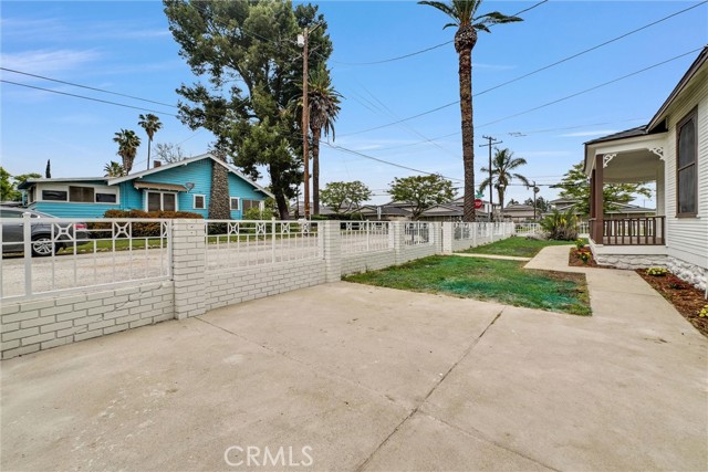 239 N San Antonio Avenue, Upland CA: https://media.crmls.org/medias/23e762bc-a9e7-41c0-a7e9-89ea757a68d8.jpg