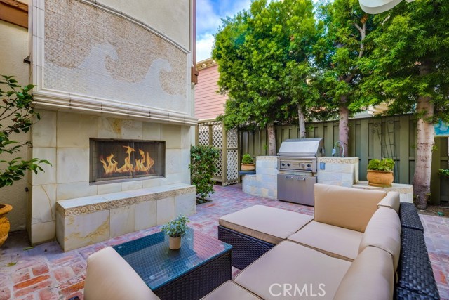 2569 Bungalow Place, Corona del Mar CA: https://media.crmls.org/medias/23e79b8c-269a-4b13-9ee5-1c18ee63f32f.jpg