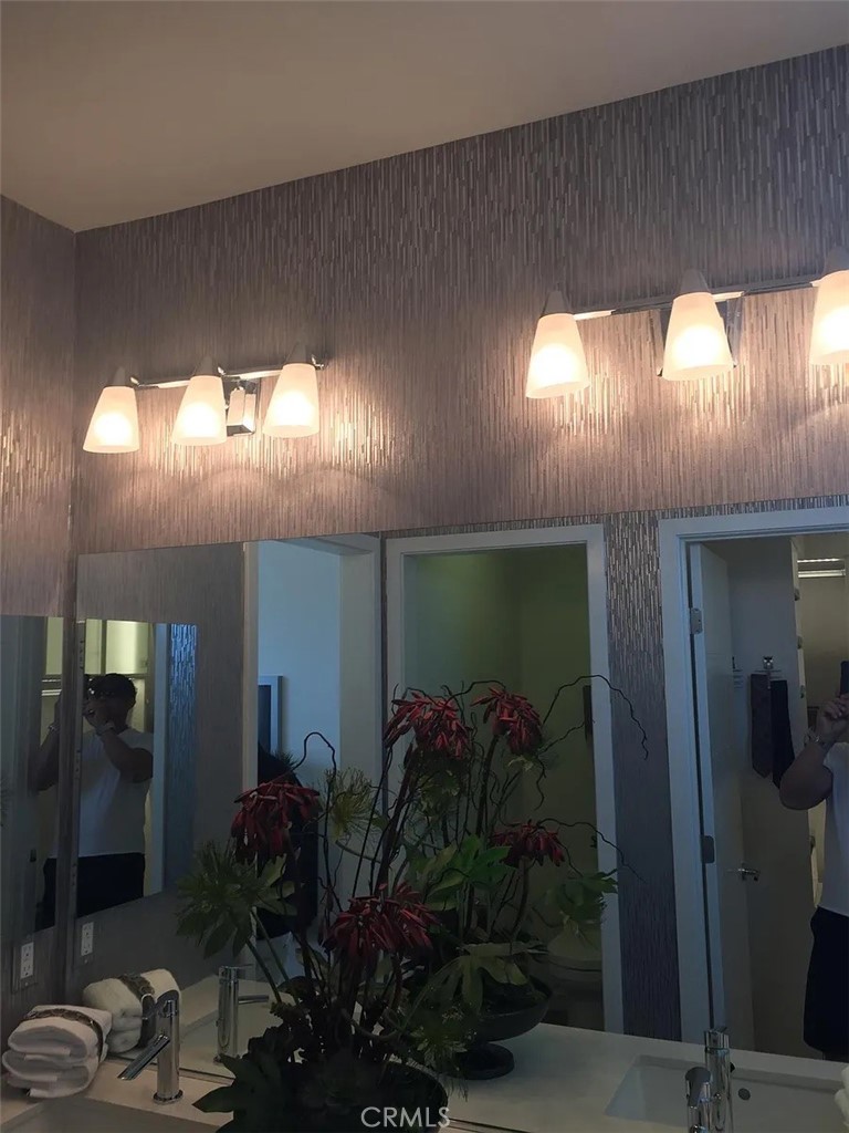 https://media.crmls.org/medias/23e83490-10e1-4233-9855-8d8acd79666f.jpg?preset=X-Large