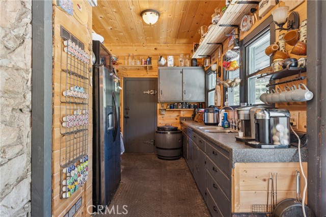 Detail Gallery Image 4 of 49 For 33846 Green Valley Lake, Green Valley Lake,  CA 92341 - 5 Beds | 2 Baths