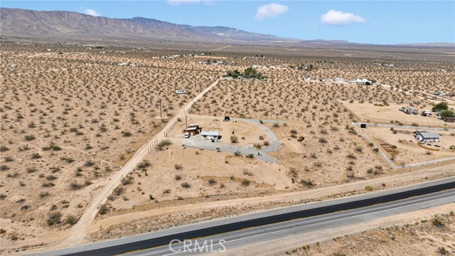5924 Old Woman Springs Road, Johnson Valley CA: https://media.crmls.org/medias/23ea5574-fe2e-417a-9dd1-6c98351ee575.jpg