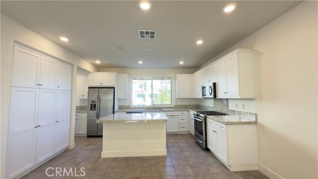 Modern Kitchen with island and lots of cabinets