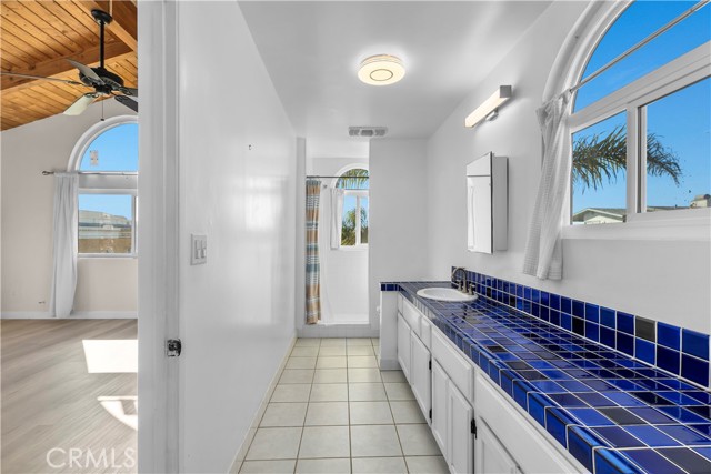 207 16th Street, Hermosa Beach CA: https://media.crmls.org/medias/23eb810e-25a2-48a2-96e3-e986f3b93bf6.jpg
