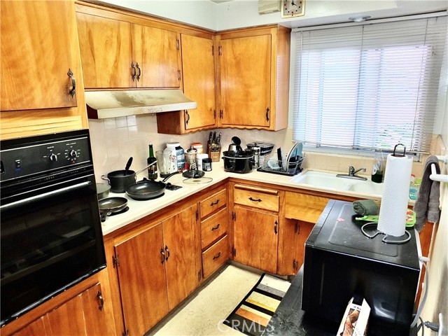 1724 E 1st Street, Long Beach CA: https://media.crmls.org/medias/23ec733d-42dd-41eb-b658-98030dda7e9e.jpg