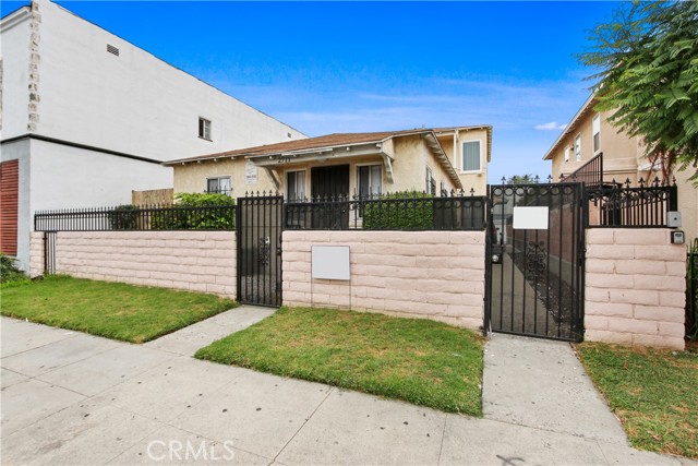 Detail Gallery Image 1 of 9 For 2709 1/2 W Vernon Ave, Los Angeles,  CA 90008 - 2 Beds | 1 Baths