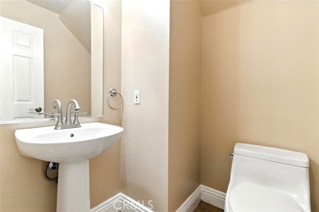 Detail Gallery Image 9 of 38 For 15642 Bristol Ct, Fontana,  CA 92337 - 3 Beds | 2/1 Baths