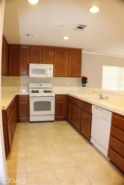 Detail Gallery Image 8 of 26 For 15613 Lasselle St #17,  Moreno Valley,  CA 92551 - 2 Beds | 2/1 Baths