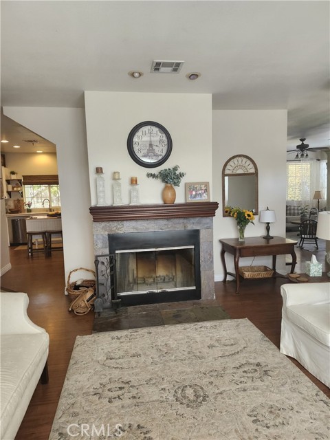76 Nancy Street, Camarillo CA: https://media.crmls.org/medias/23ee1937-5483-40cc-92a6-da1109c6ed16.jpg