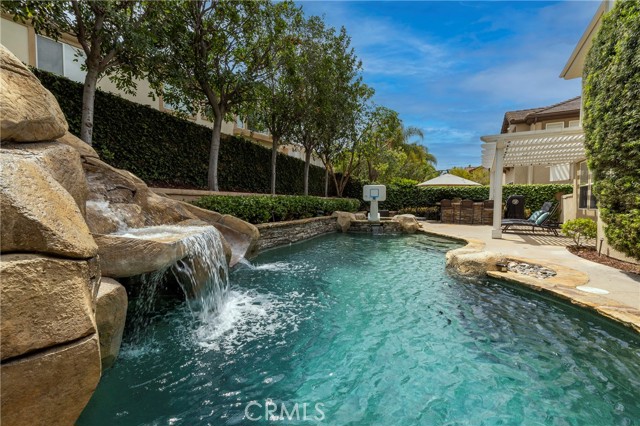 10 Spring Grove, Irvine CA: https://media.crmls.org/medias/23ef4281-6f41-4f17-b501-633e61dbc60b.jpg