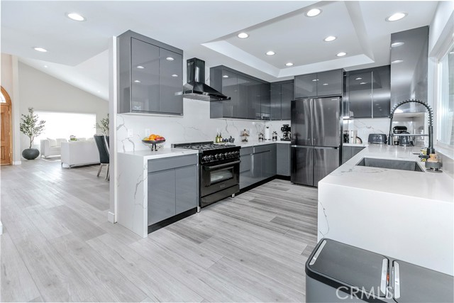 10670 Deering Avenue, Chatsworth CA: https://media.crmls.org/medias/23ef9f81-e2d7-4cdc-8efd-368c9afcf90c.jpg