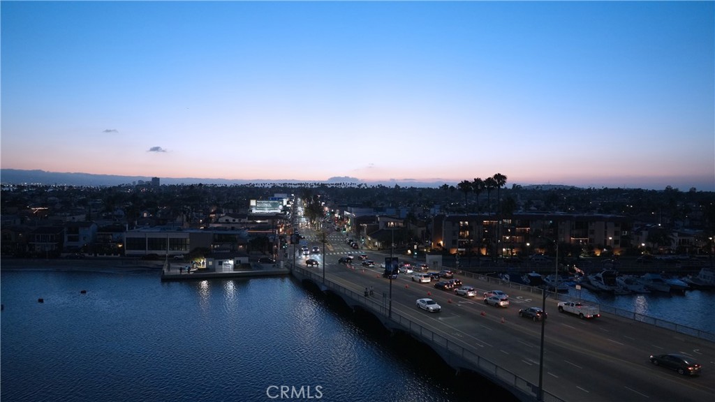 https://media.crmls.org/medias/23efd2c9-4734-406f-8580-e26112c724fb.jpg?preset=X-Large