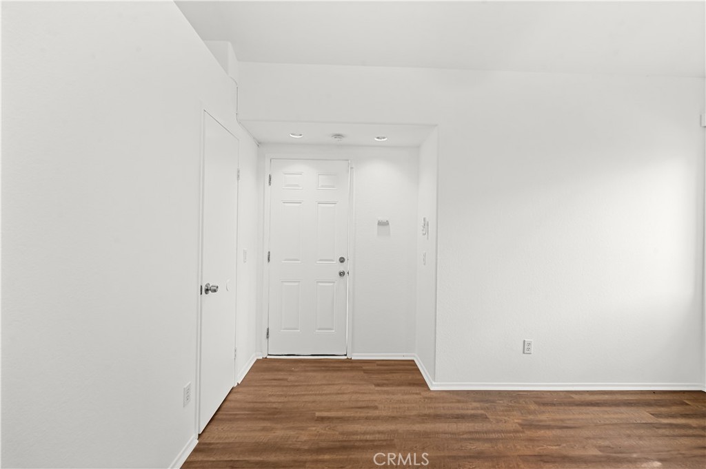 https://media.crmls.org/medias/23f0f976-b39e-4c71-88b4-5d7330bbfd9a.jpg?preset=X-Large