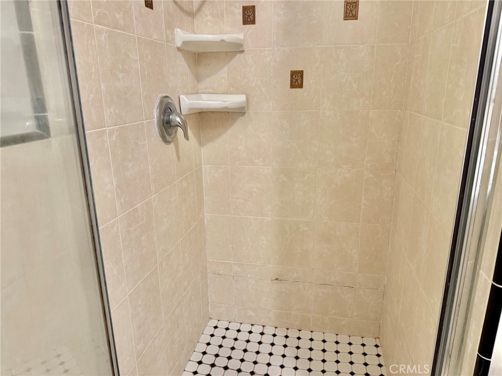 https://media.crmls.org/medias/23f1ecff-203d-4e7b-a34f-94550da5b973.jpg?preset=X-Large