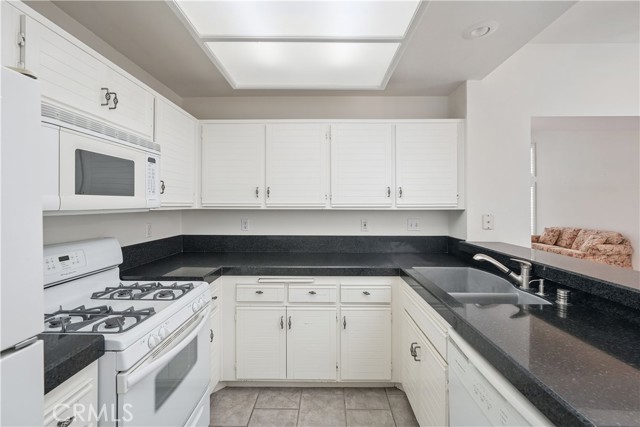 Detail Gallery Image 6 of 28 For 24009 Arroyo Park Dr #54,  Valencia,  CA 91355 - 2 Beds | 2/1 Baths