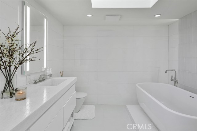 21875 Huron Lane, Lake Forest CA: https://media.crmls.org/medias/23f3322d-df69-4510-962e-ae88d0621b53.jpg