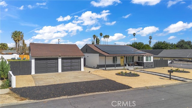 Detail Gallery Image 3 of 46 For 15030 Marcolesco, Lake Elsinore,  CA 92530 - 3 Beds | 3 Baths