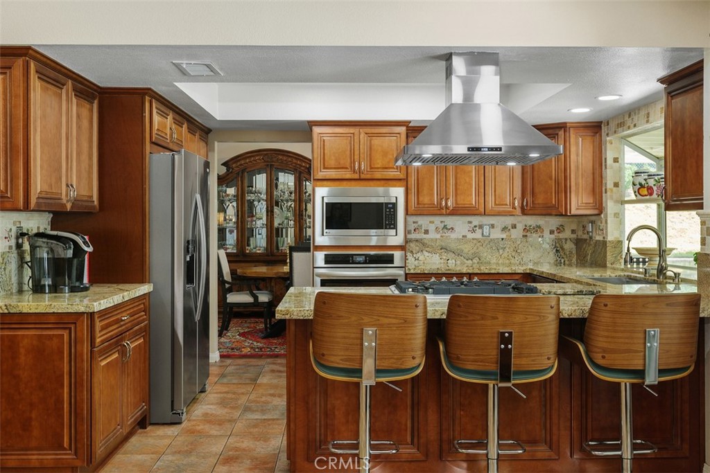 https://media.crmls.org/medias/23f3ab70-78d1-41a1-86ec-8c604bddf73c.jpg?preset=X-Large