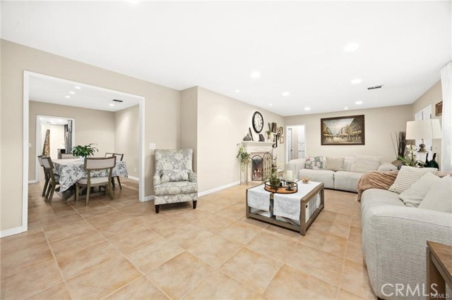 Detail Gallery Image 4 of 16 For 2020 Canada Bld, Glendale,  CA 91208 - 4 Beds | 3 Baths
