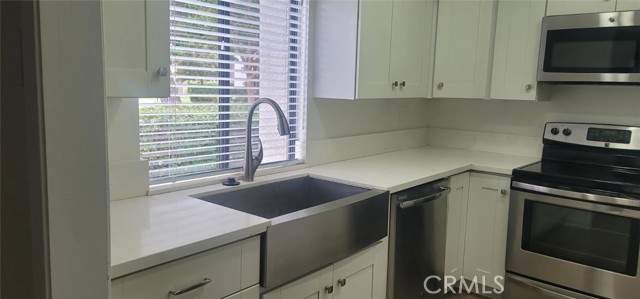Detail Gallery Image 4 of 14 For 8633 Portola Ct 15a,  Huntington Beach,  CA 92646 - 2 Beds | 2 Baths