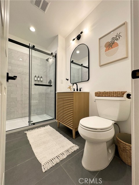 813 W Beach Avenue, Inglewood CA: https://media.crmls.org/medias/23f4493b-1790-4caa-91c9-25727c582b8f.jpg