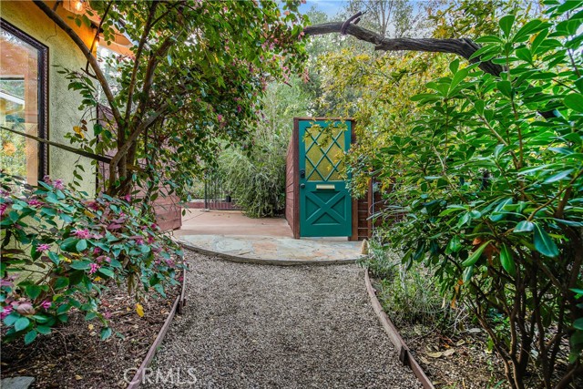 4295 Canoga Avenue, Woodland Hills CA: https://media.crmls.org/medias/23f4b45c-e700-4aa5-af79-023e3b01e9d4.jpg