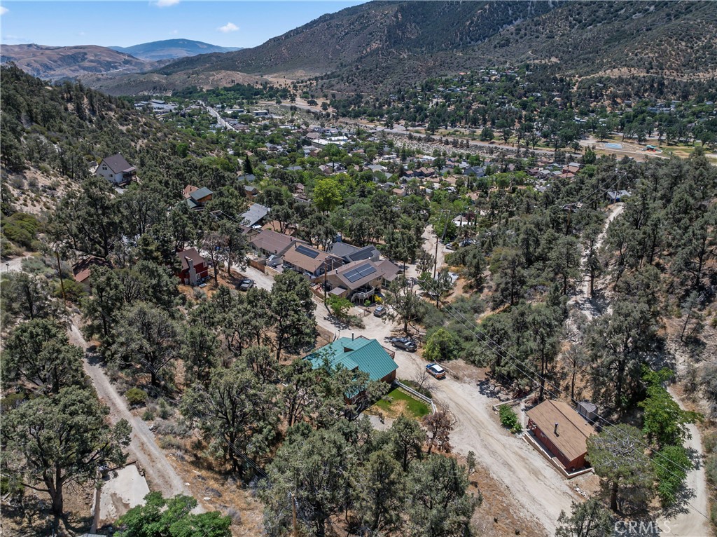 https://media.crmls.org/medias/23f4f7cc-6da9-4aea-adfb-2e19bc18432d.jpg?preset=X-Large