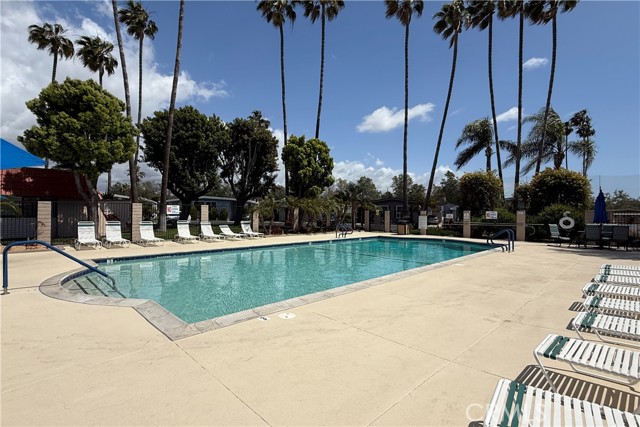 24921 Muirlands Boulevard, Lake Forest CA: https://media.crmls.org/medias/23f57175-b217-4c41-892c-dd9e6e247a02.jpg