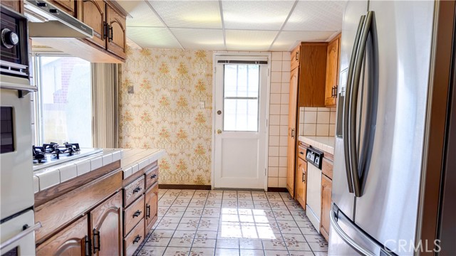 1702 E Bach Street, Carson CA: https://media.crmls.org/medias/23f59a6b-8e53-4260-a1cf-ae0bcdfaf275.jpg