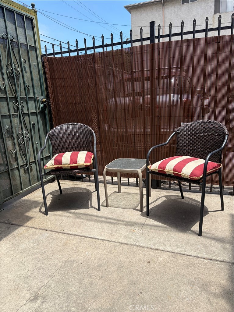 https://media.crmls.org/medias/23f5af4b-f91e-4363-a1c6-7150684c8b51.jpg?preset=X-Large