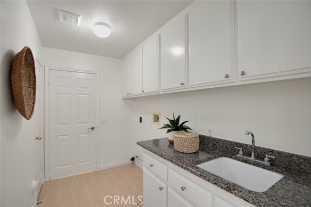 Detail Gallery Image 33 of 44 For 26976 Magnolia Ct, Laguna Hills,  CA 92653 - 4 Beds | 3/1 Baths