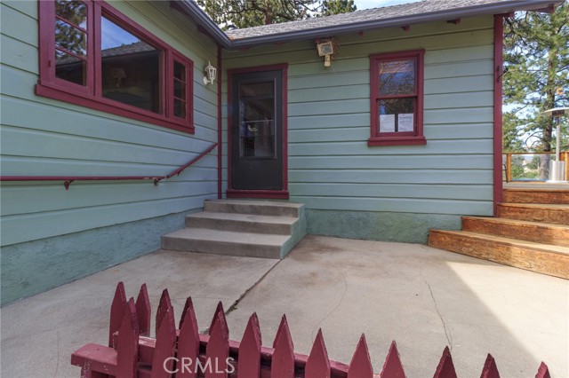 Detail Gallery Image 4 of 17 For 530 Cienega Rd, Big Bear Lake,  CA 92315 - 2 Beds | 1 Baths