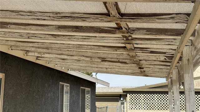 22090 Cherokee Avenue, Apple Valley CA: https://media.crmls.org/medias/23f62b10-5d52-4b8b-9ee2-97234fb1ffdf.jpg