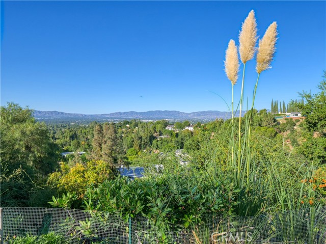 Detail Gallery Image 21 of 29 For 17237 Luverne Pl, Encino,  CA 91316 - 4 Beds | 3 Baths