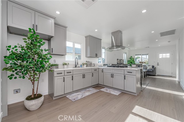 3818 Crawford Street, Los Angeles CA: https://media.crmls.org/medias/23f72f21-12fc-433e-84cd-a722415c7f1a.jpg