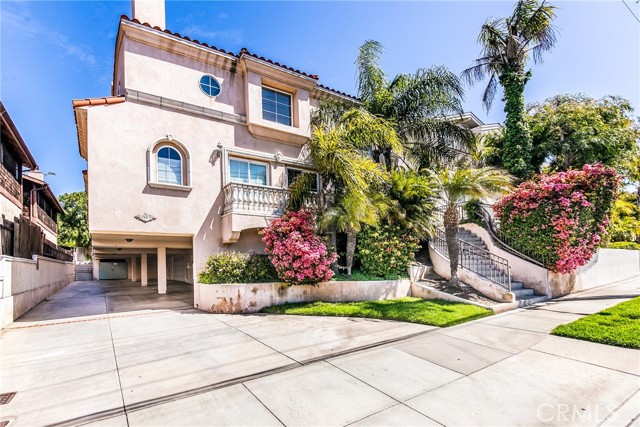 Lovely curb appeal