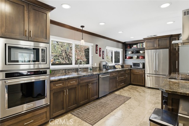 Detail Gallery Image 21 of 61 For 1805 Canyon Rd, Redlands,  CA 92373 - 4 Beds | 2/1 Baths
