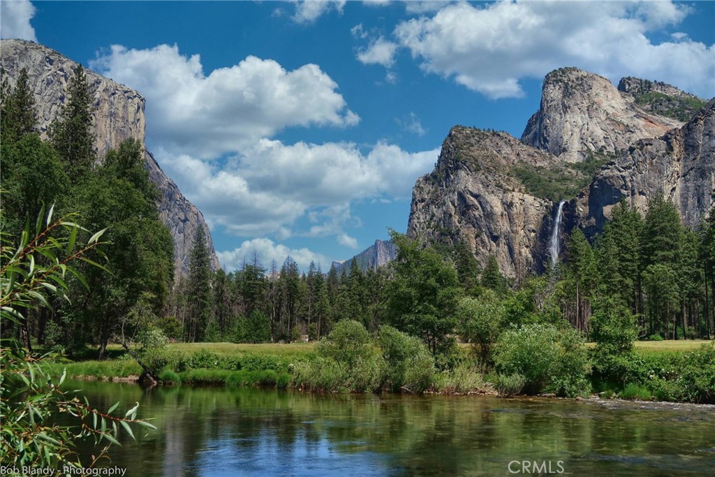 https://media.crmls.org/medias/23f75fbc-4939-46ee-ba05-6be17b7dfd24.jpg?preset=X-Large