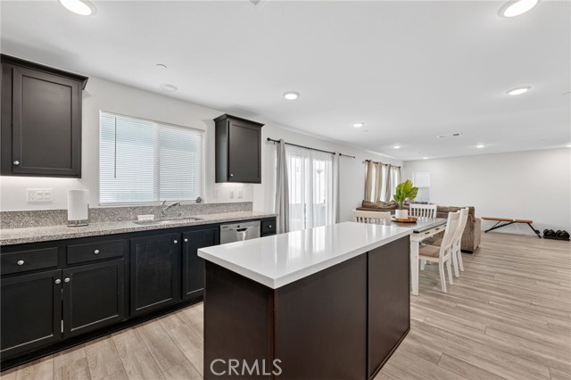 Detail Gallery Image 8 of 31 For 32970 Pacifica Pl, Lake Elsinore,  CA 92530 - 4 Beds | 3 Baths