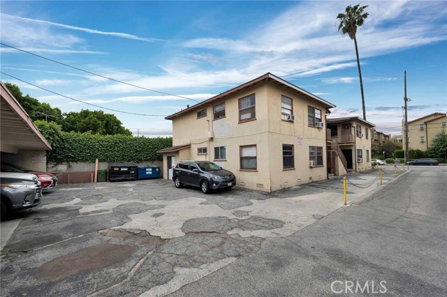 7224 Hazeltine Avenue, Van Nuys CA: https://media.crmls.org/medias/23f84b49-97a9-420b-b030-98c3539c5b2e.jpg