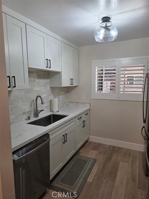 Detail Gallery Image 3 of 21 For 1002 a Cabrillo Park  Unit a, Santa Ana,  CA 92701 - 2 Beds | 2 Baths