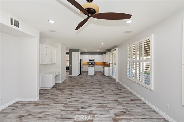 8433 Lindenhurst Street, Riverside CA: https://media.crmls.org/medias/23f98e95-ab2a-4133-8a36-a9df26fc64f7.jpg