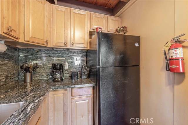 Detail Gallery Image 4 of 17 For 726 Maltby Bld, Big Bear City,  CA 92314 - 3 Beds | 1 Baths