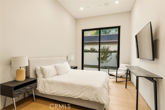 Detail Gallery Image 42 of 54 For 22924 Erwin St, Woodland Hills,  CA 91367 - 11 Beds | 9/2 Baths