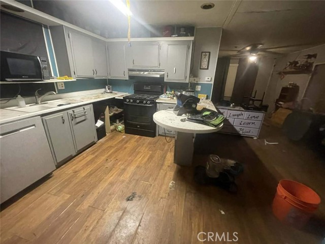 Detail Gallery Image 2 of 6 For 177 Kings Ln, Bakersfield,  CA 93308 - 2 Beds | 2 Baths