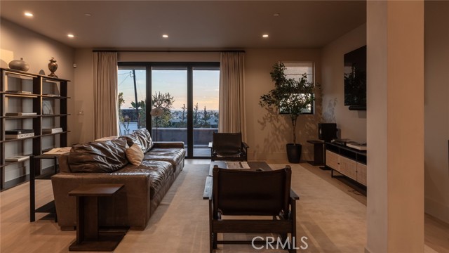 Detail Gallery Image 6 of 57 For 2212 Cliff Dr, Newport Beach,  CA 92663 - 5 Beds | 5/1 Baths