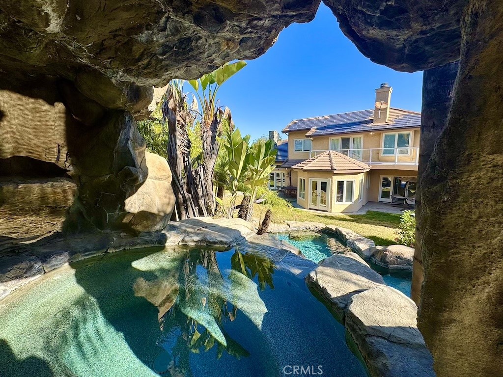 https://media.crmls.org/medias/23ff47ef-f252-4ec2-87d0-7339ad69ec65.jpg?preset=X-Large