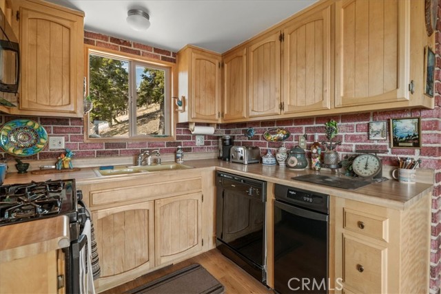 Detail Gallery Image 14 of 38 For 1285 Ridge Rd, Fawnskin,  CA 92333 - 3 Beds | 2 Baths