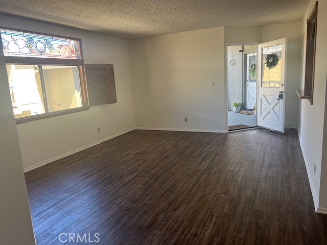 Detail Gallery Image 3 of 10 For 675 W. 18th St #B,  Costa Mesa,  CA 92627 - 2 Beds | 2 Baths
